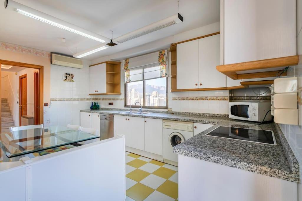 Appartamento Ático con gran terraza Benidorm Esterno foto